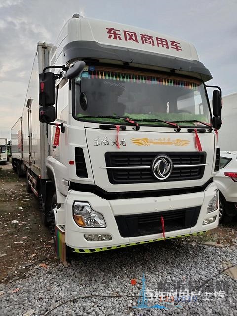 天龍9.6貨箱前四后四獨(dú)立冷藏車 國5