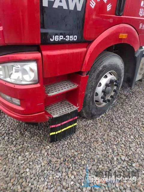 出售二手解放牽引車，錫柴發(fā)動(dòng)機(jī)，350馬力，國(guó)五，