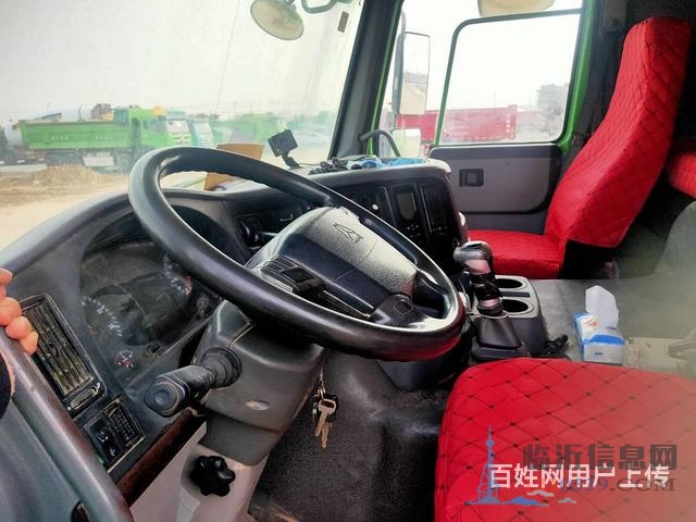 出售18年二手豪沃渣土車 后八輪 5.6米U型大箱