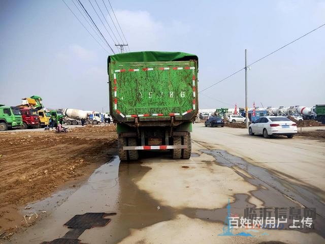 出售18年二手豪沃渣土車 后八輪 5.6米U型大箱