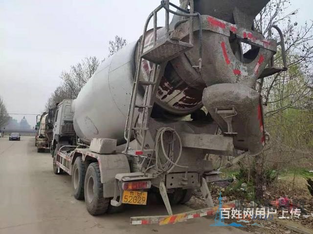 出售18年二手豪沃大14方攪拌車380馬力后八輪
