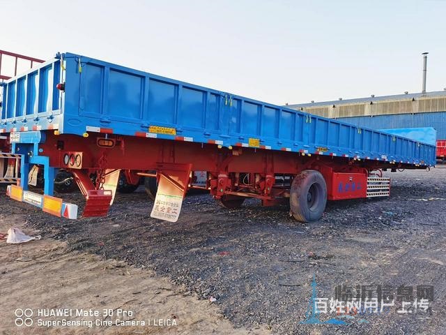 廠家直銷定做13米標(biāo)箱側(cè)翻半掛車 60公分高