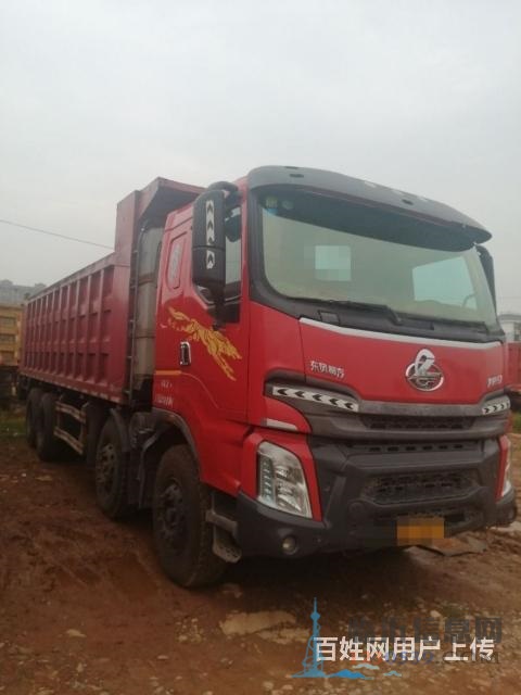 輕量化乘龍H7前四后八7.6米自缷車