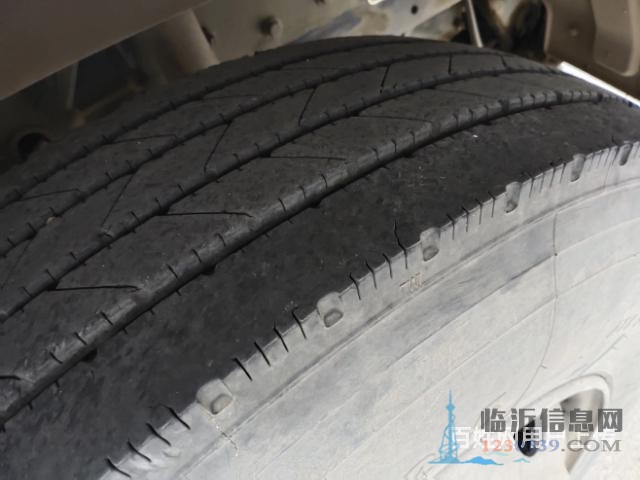 解放J6L6.8米高欄六缸八速