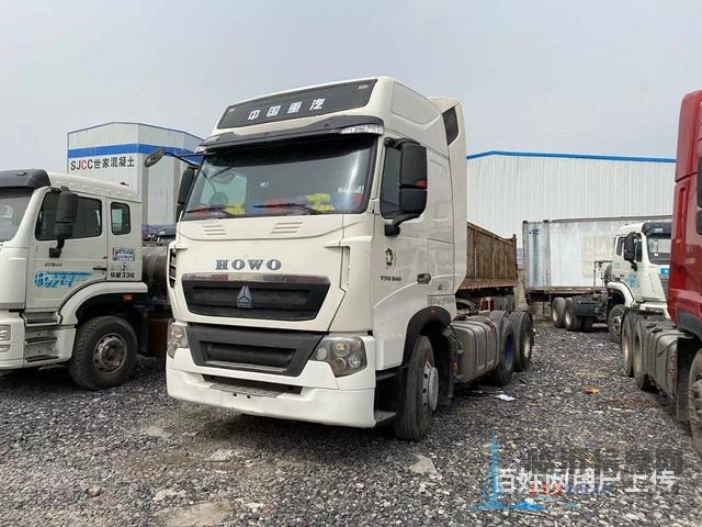 出售二手豪沃T7牽引車540馬力，帶液緩，國(guó)五排放