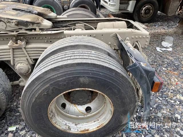 出售二手豪沃T7牽引車540馬力，帶液緩，國(guó)五排放