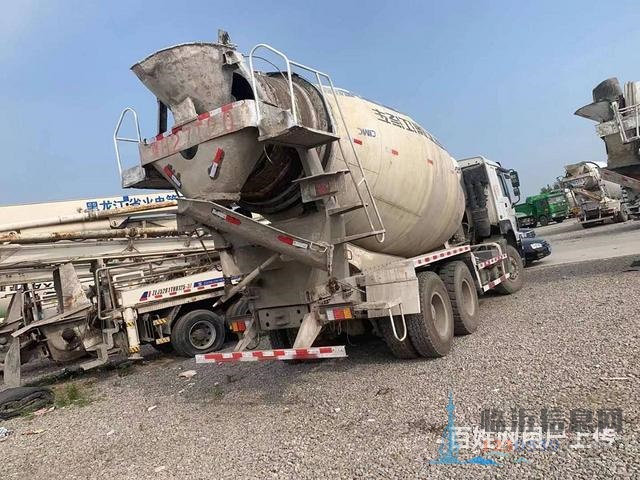 售16年二手豪沃大12方攪拌車(chē)340馬力后八輪國(guó)四