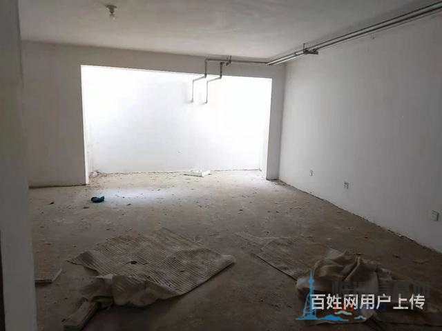 英倫花園別墅 大院子 毛坯 車庫可停4輛車  1100萬證過