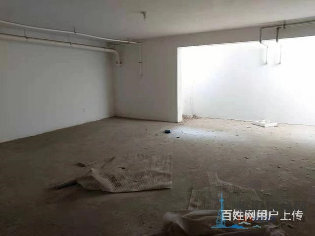 英倫花園別墅 大院子 毛坯 車庫可停4輛車  1100萬證過