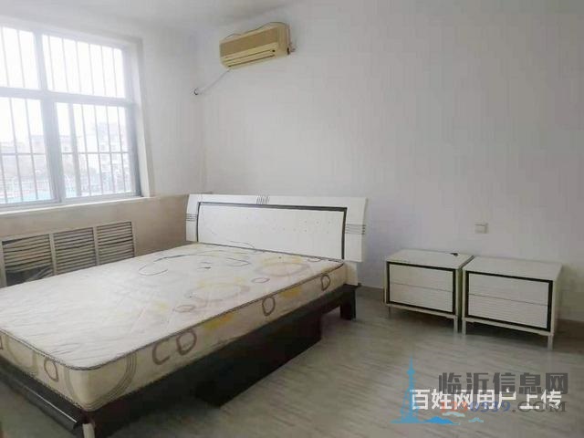 低價急賣順和花園三樓帶車庫三室兩廳證過五住房有鑰匙