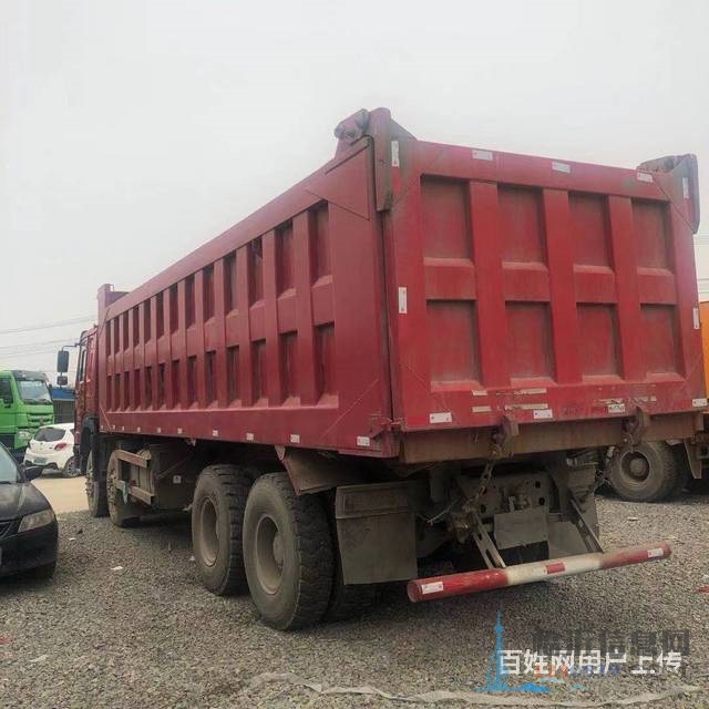 臨沂18年二手豪沃自卸車8米田字格大箱國五精品車