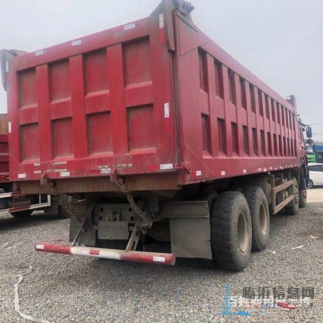 臨沂18年二手豪沃自卸車8米田字格大箱國五精品車