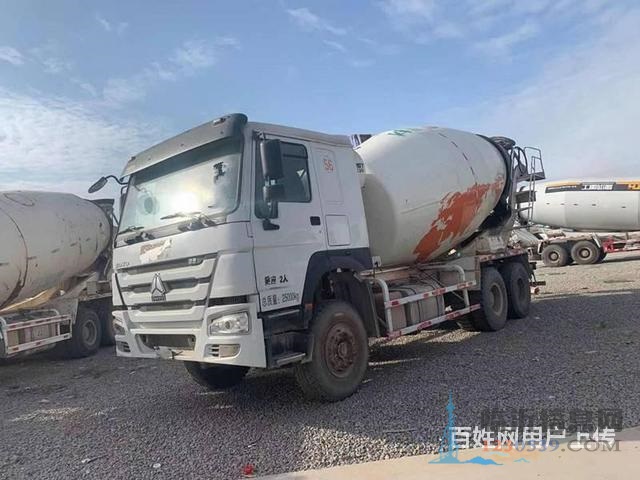 出售17年二手豪沃大14方攪拌車380力后八輪國五
