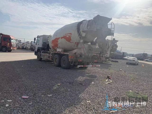 出售17年二手豪沃大14方攪拌車380力后八輪國五