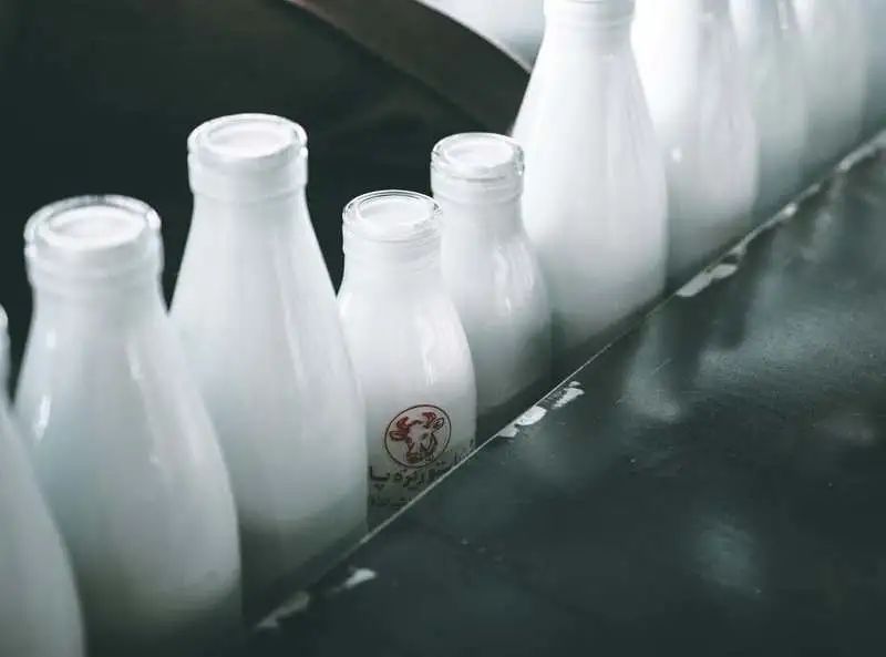 牛奶和酸奶，到底哪個更補鈣？哪個營養(yǎng)價值更高？這文講明白了