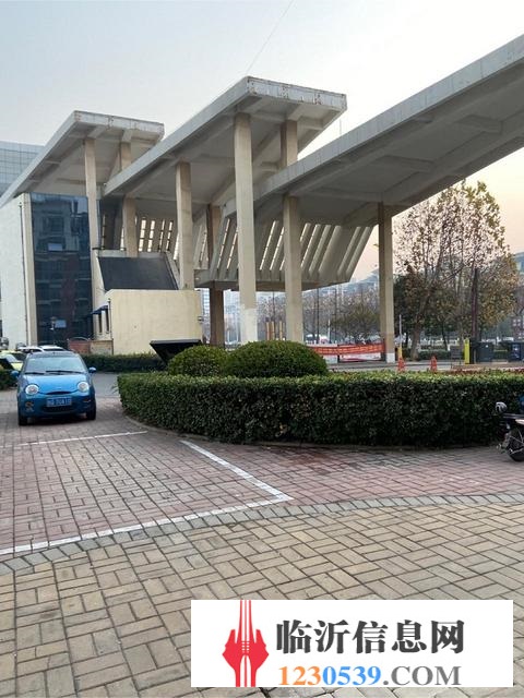 真實圖片 省稅精裝市政供暖 鳳凰城三期 位置好 大三室