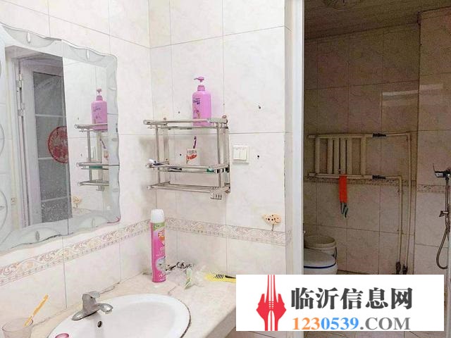 精裝市政供暖 三室 寶麗鳳凰城  帶車庫(kù) 學(xué) 校在門口