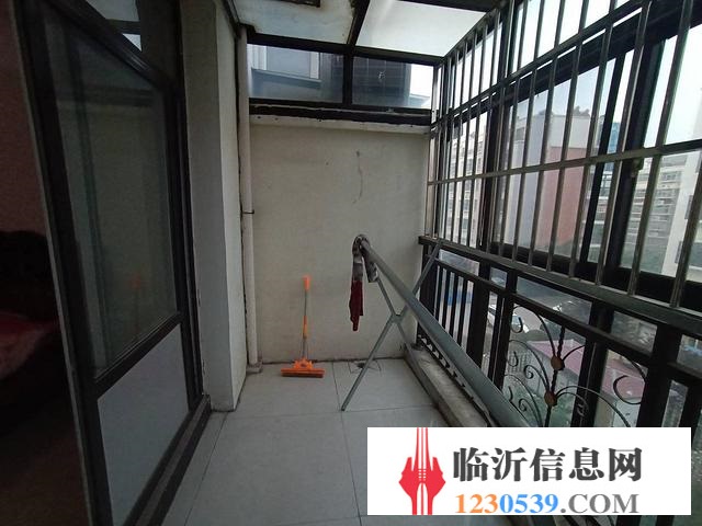 鳳凰城 精裝 市政供暖 帶車庫(kù) 雙衛(wèi) 好樓層