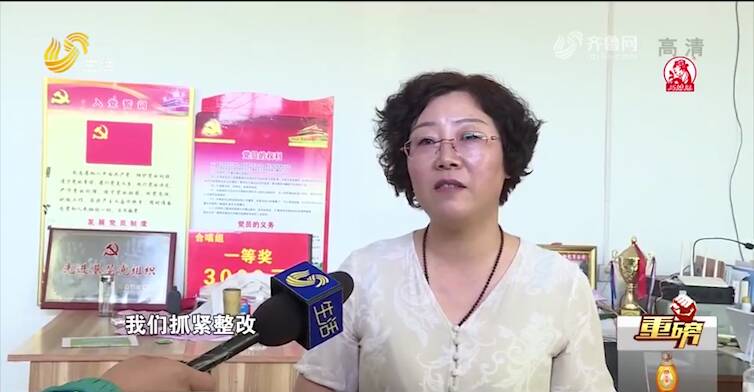臨沂一居民樓樓頂?shù)袈渌鄩K 汽車被砸難處理