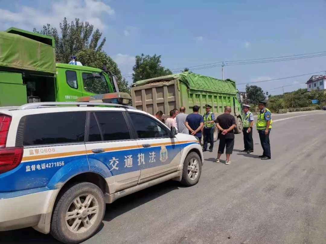 群眾舉報！臨沂公安交警查扣9輛超載貨車