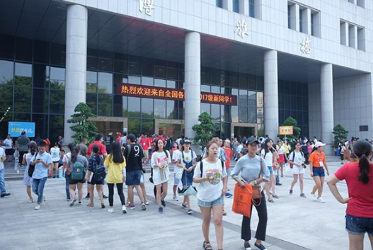 大學(xué)畢業(yè)后才發(fā)現(xiàn)，省外就讀和省內(nèi)就讀差別大，幸虧當(dāng)初沒選錯