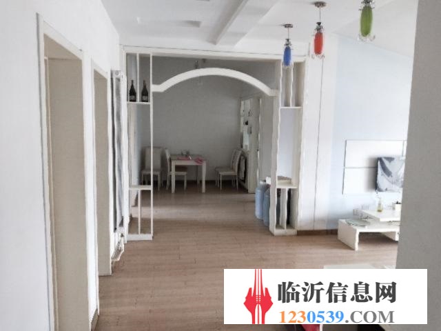 開發(fā)區(qū)一小一中學(xué)區(qū)房，三室兩廳一衛(wèi)