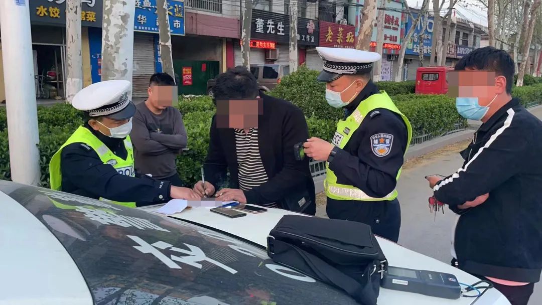 凌晨，臨沂男子飯店聚餐與鄰桌客人吵架，飯后酒駕被對方舉報