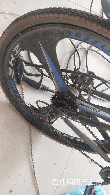 名牌路虎山地車