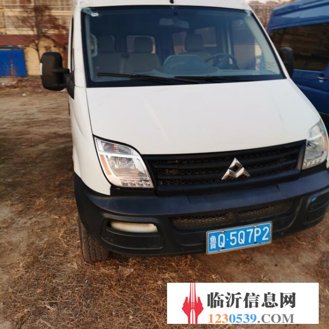 急轉(zhuǎn)多輛商務(wù)大面包車