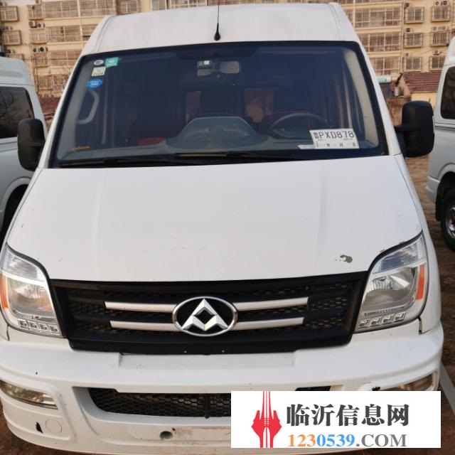 急轉(zhuǎn)多輛商務(wù)大面包車