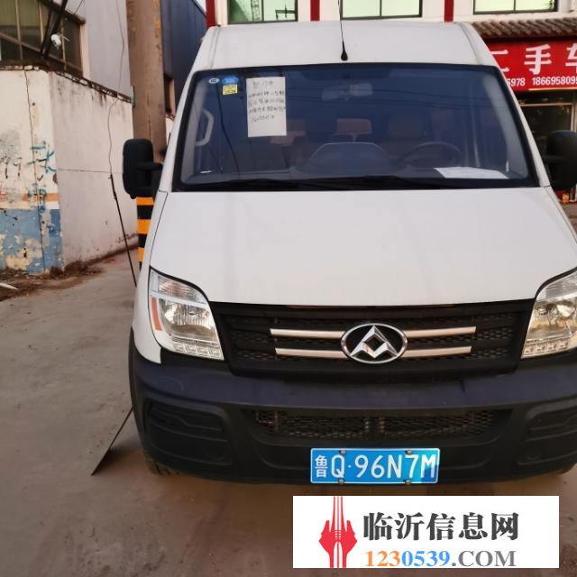 急轉(zhuǎn)多輛商務(wù)大面包車