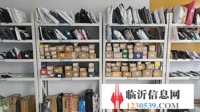 臨沂第二十四中學(xué)對(duì)過(guò) 眼鏡店加驛站轉(zhuǎn)讓