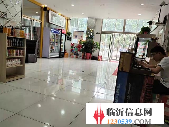 平邑地方鎮(zhèn)中心街 經(jīng)營中的麻辣燙