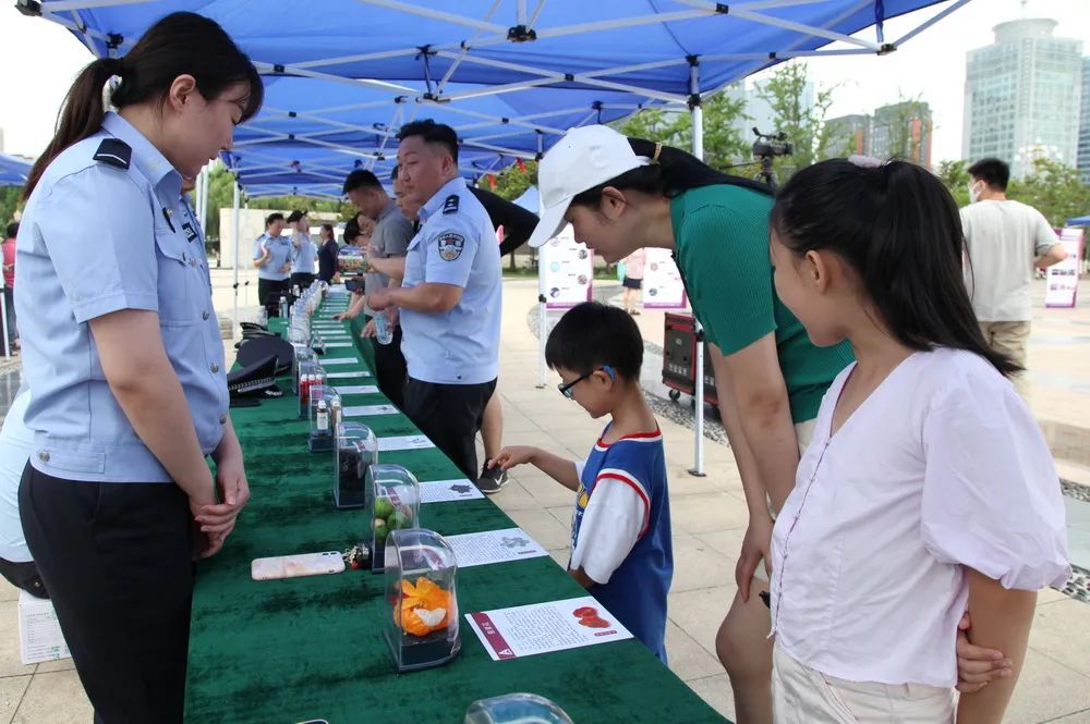 臨沂市舉行“喜迎二十大、禁毒保平安”“6.26”國際禁毒日主題宣傳活動