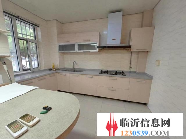 香榭麗舍 一樓帶60平大院子 三室兩衛(wèi) 客廳通陽(yáng)臺(tái) 證過(guò)二
