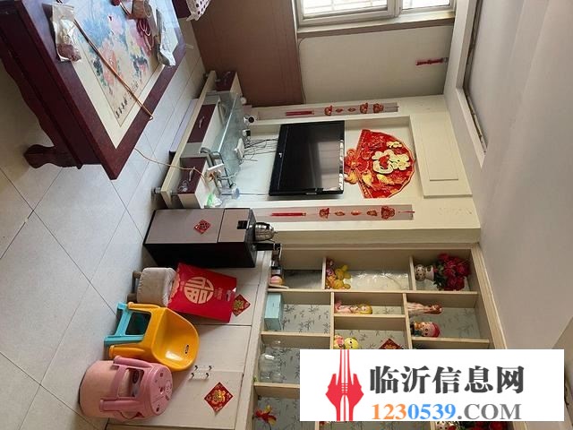 門口小學(xué)50 米不到  40中 門口公園政府周邊配套齊全物業(yè)