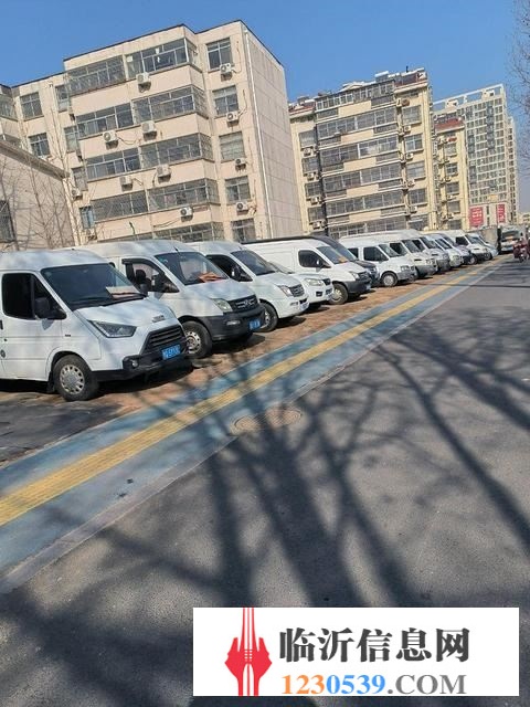 急轉(zhuǎn)多臺大面包車