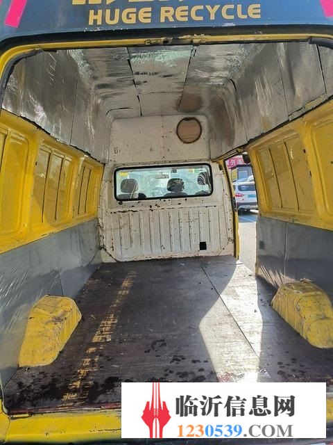 急轉(zhuǎn)多臺大面包車